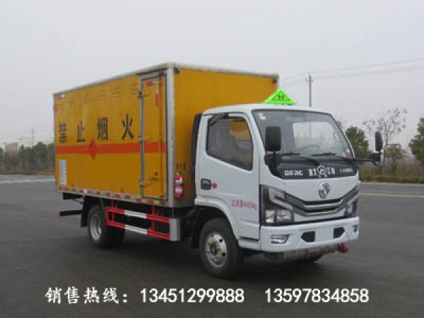 東風(fēng)小型爆炸物品運輸車(藍(lán)牌)